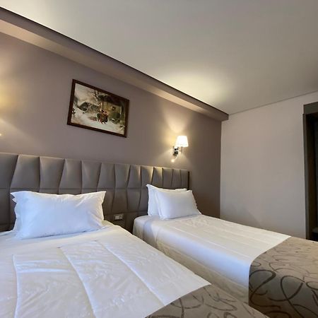 Doanesia Premium Hotel & Spa 地拉那 外观 照片