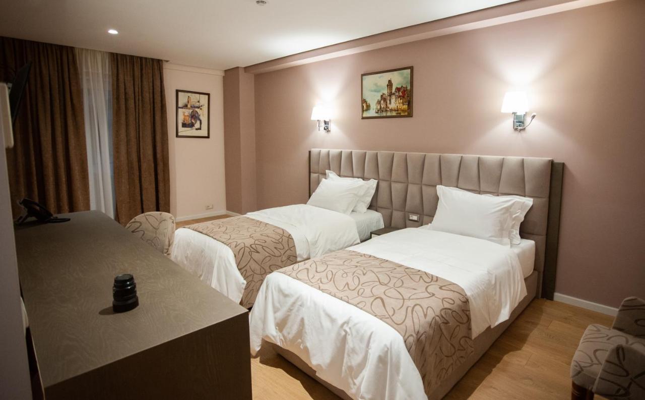 Doanesia Premium Hotel & Spa 地拉那 外观 照片