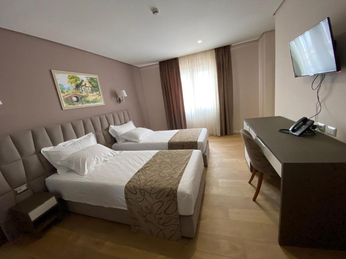 Doanesia Premium Hotel & Spa 地拉那 外观 照片