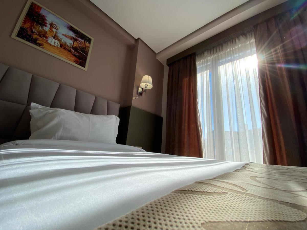 Doanesia Premium Hotel & Spa 地拉那 外观 照片