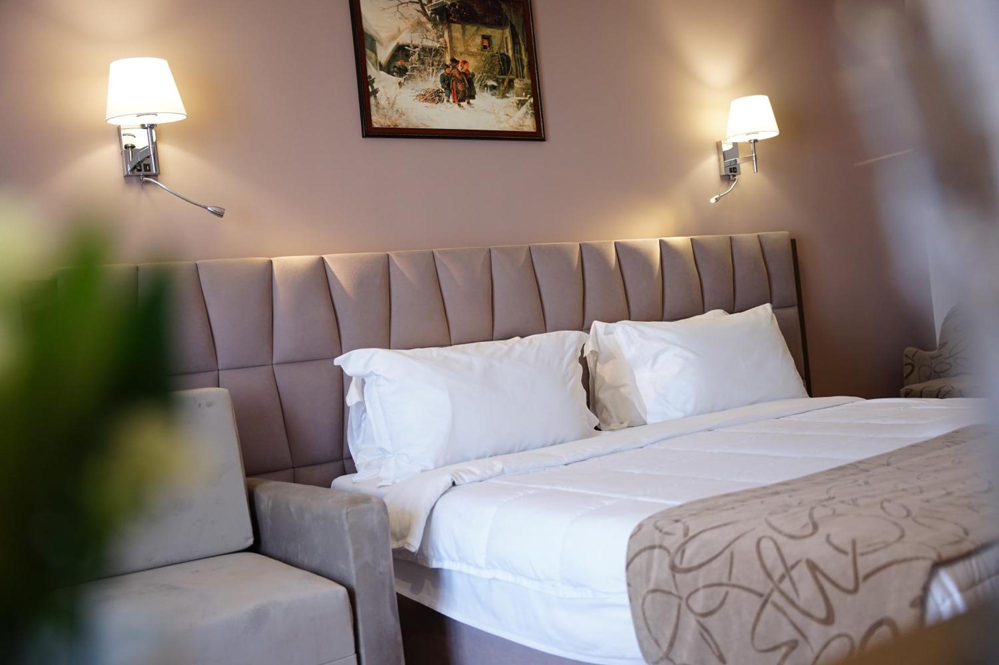 Doanesia Premium Hotel & Spa 地拉那 外观 照片