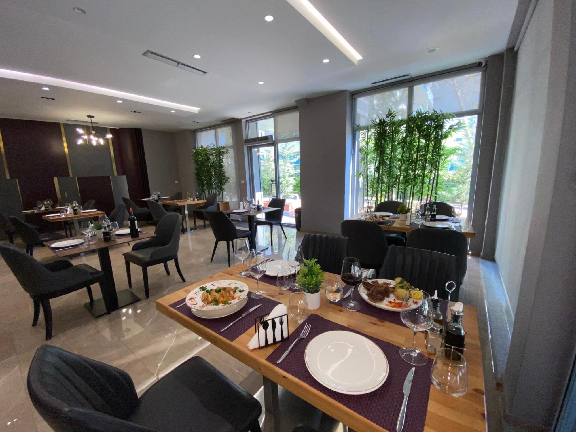 Doanesia Premium Hotel & Spa 地拉那 外观 照片