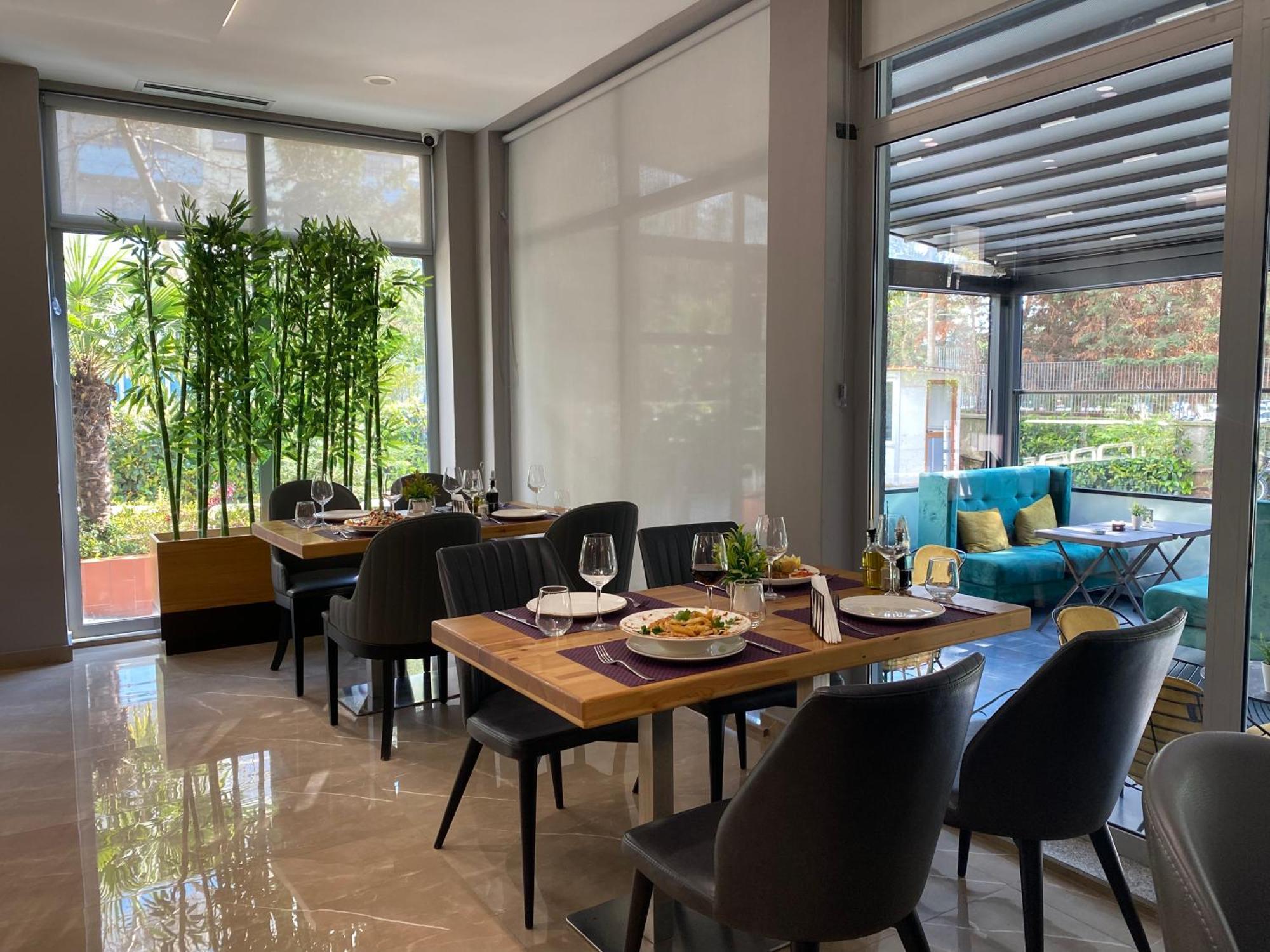 Doanesia Premium Hotel & Spa 地拉那 外观 照片