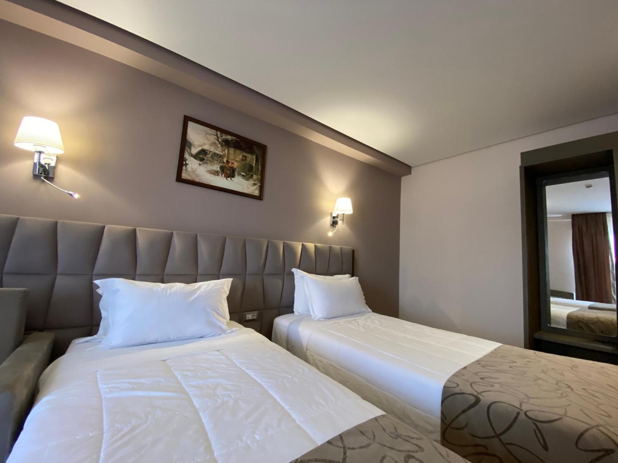 Doanesia Premium Hotel & Spa 地拉那 外观 照片