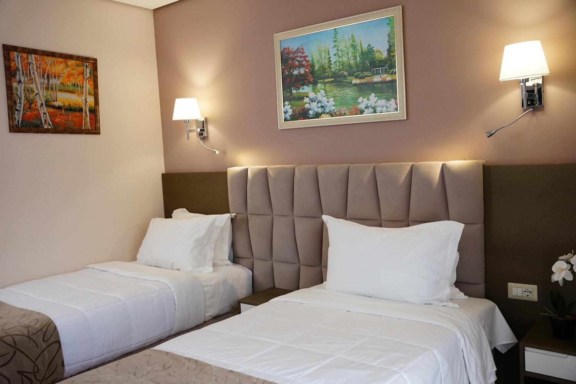 Doanesia Premium Hotel & Spa 地拉那 外观 照片