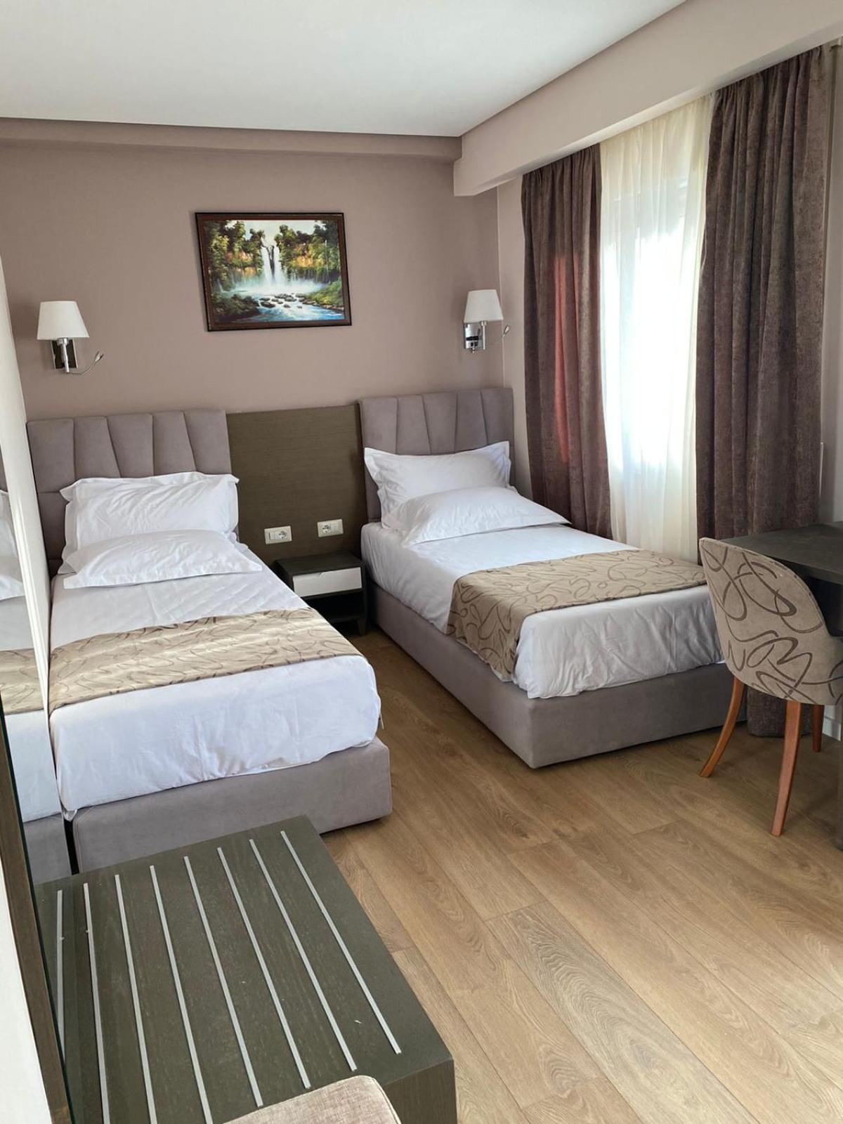 Doanesia Premium Hotel & Spa 地拉那 外观 照片