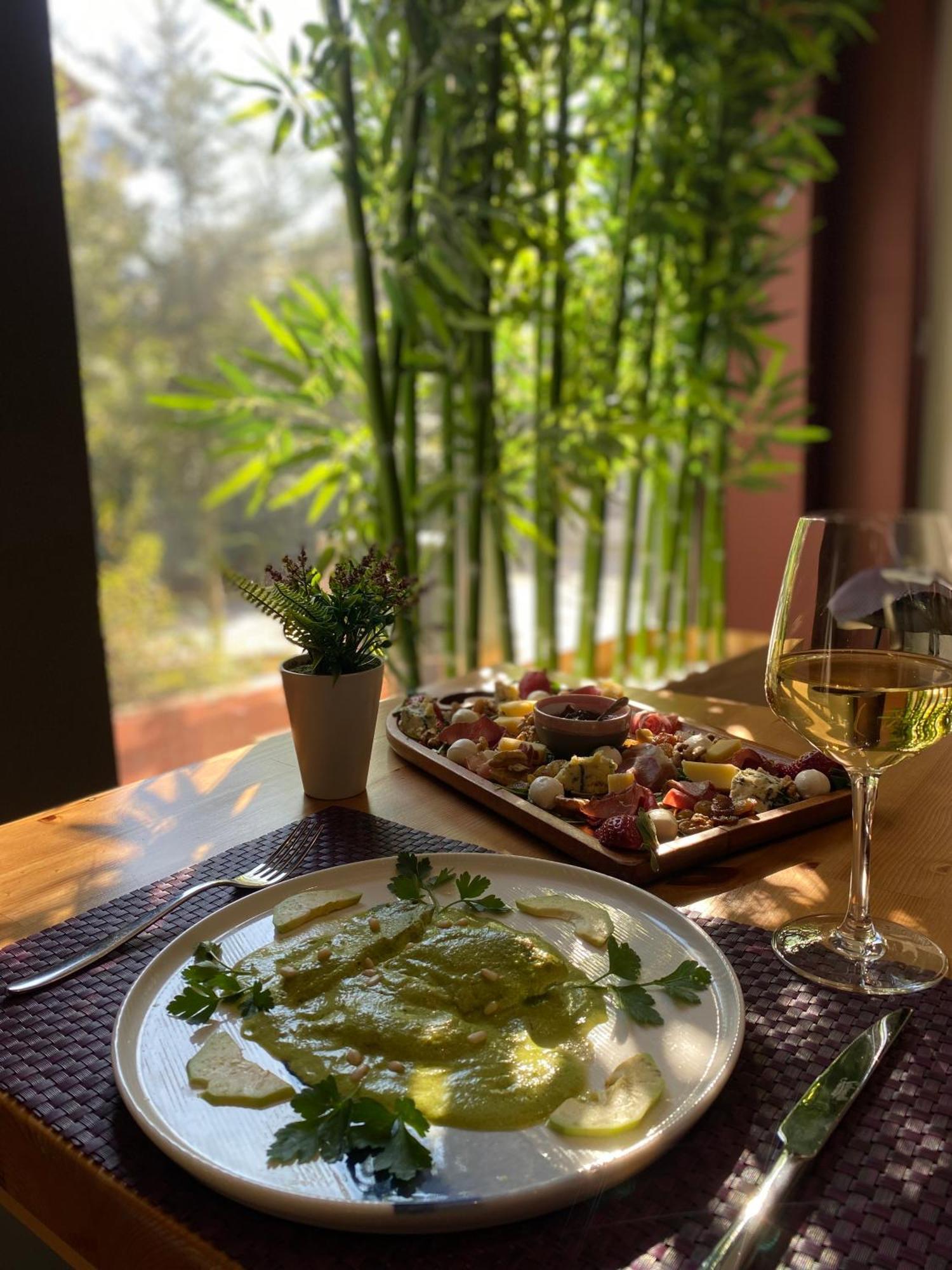 Doanesia Premium Hotel & Spa 地拉那 外观 照片