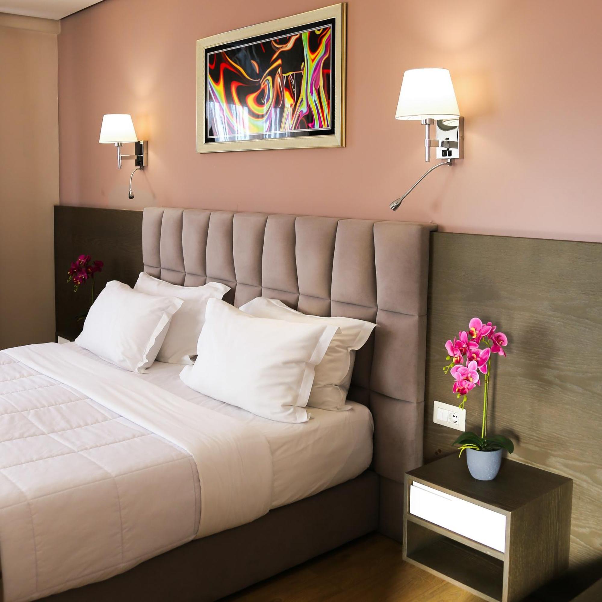 Doanesia Premium Hotel & Spa 地拉那 外观 照片